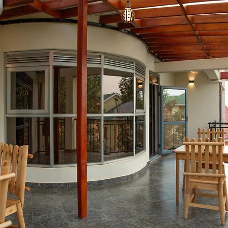 Silver Oaks Hotel Boma Fort Portal Bagian luar foto