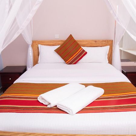 Silver Oaks Hotel Boma Fort Portal Bagian luar foto