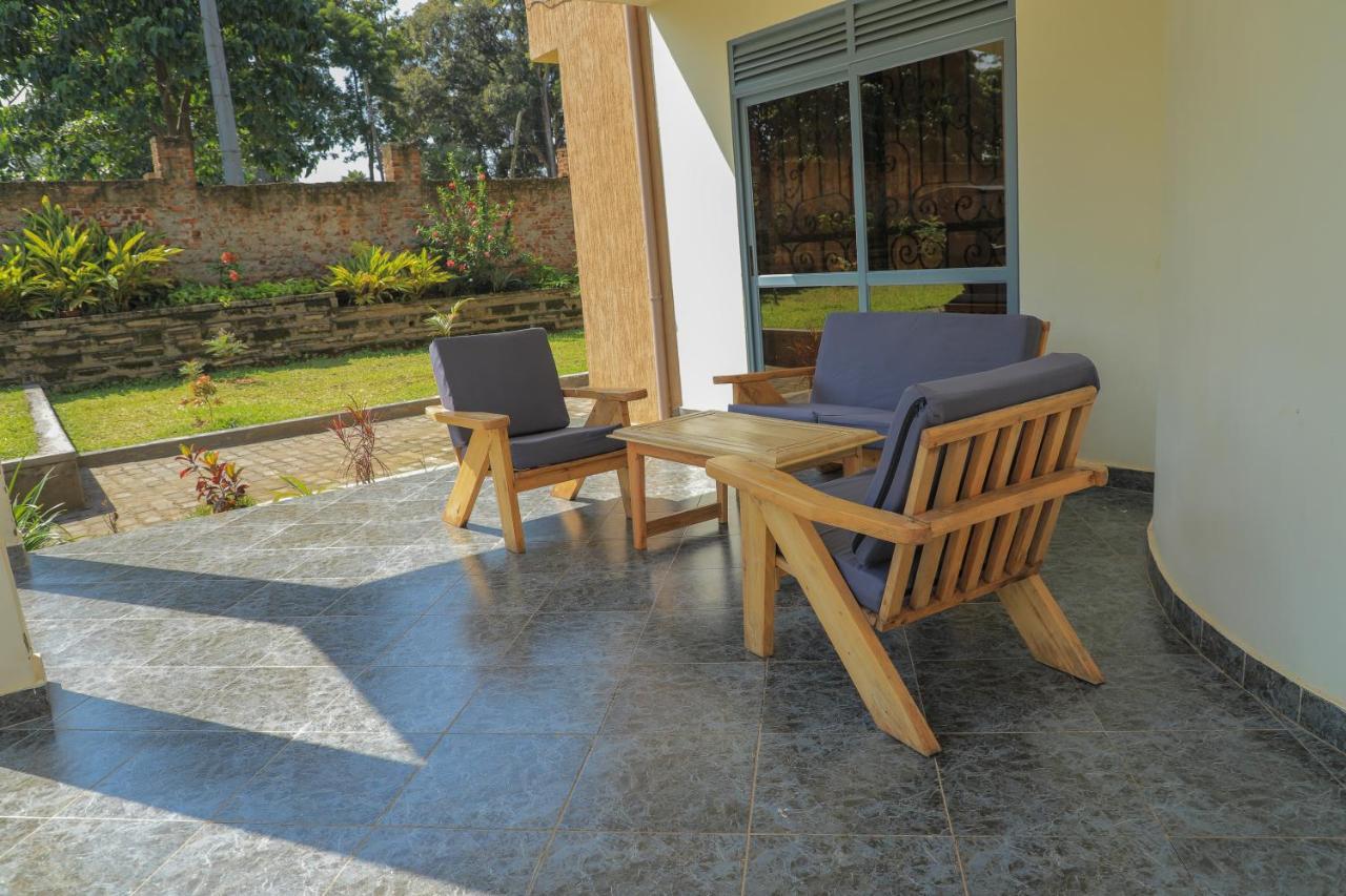 Silver Oaks Hotel Boma Fort Portal Bagian luar foto
