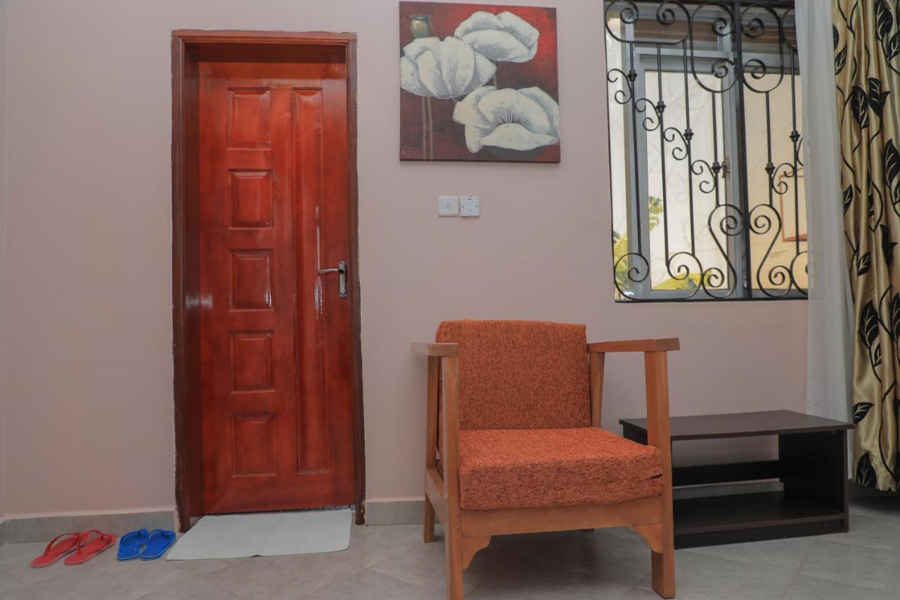 Silver Oaks Hotel Boma Fort Portal Bagian luar foto