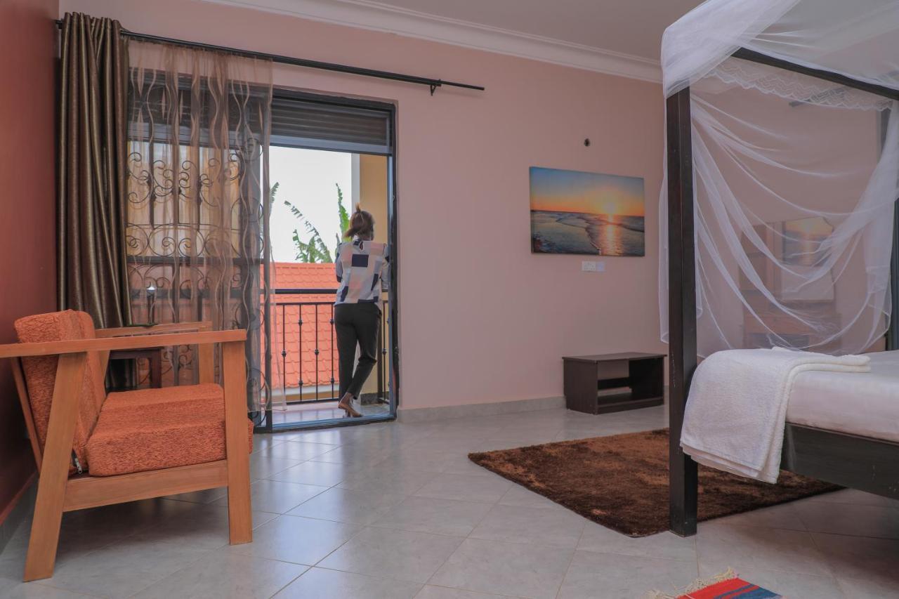 Silver Oaks Hotel Boma Fort Portal Bagian luar foto