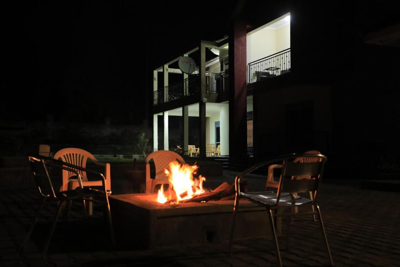 Silver Oaks Hotel Boma Fort Portal Bagian luar foto