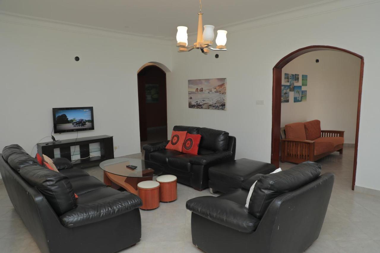 Silver Oaks Hotel Boma Fort Portal Bagian luar foto