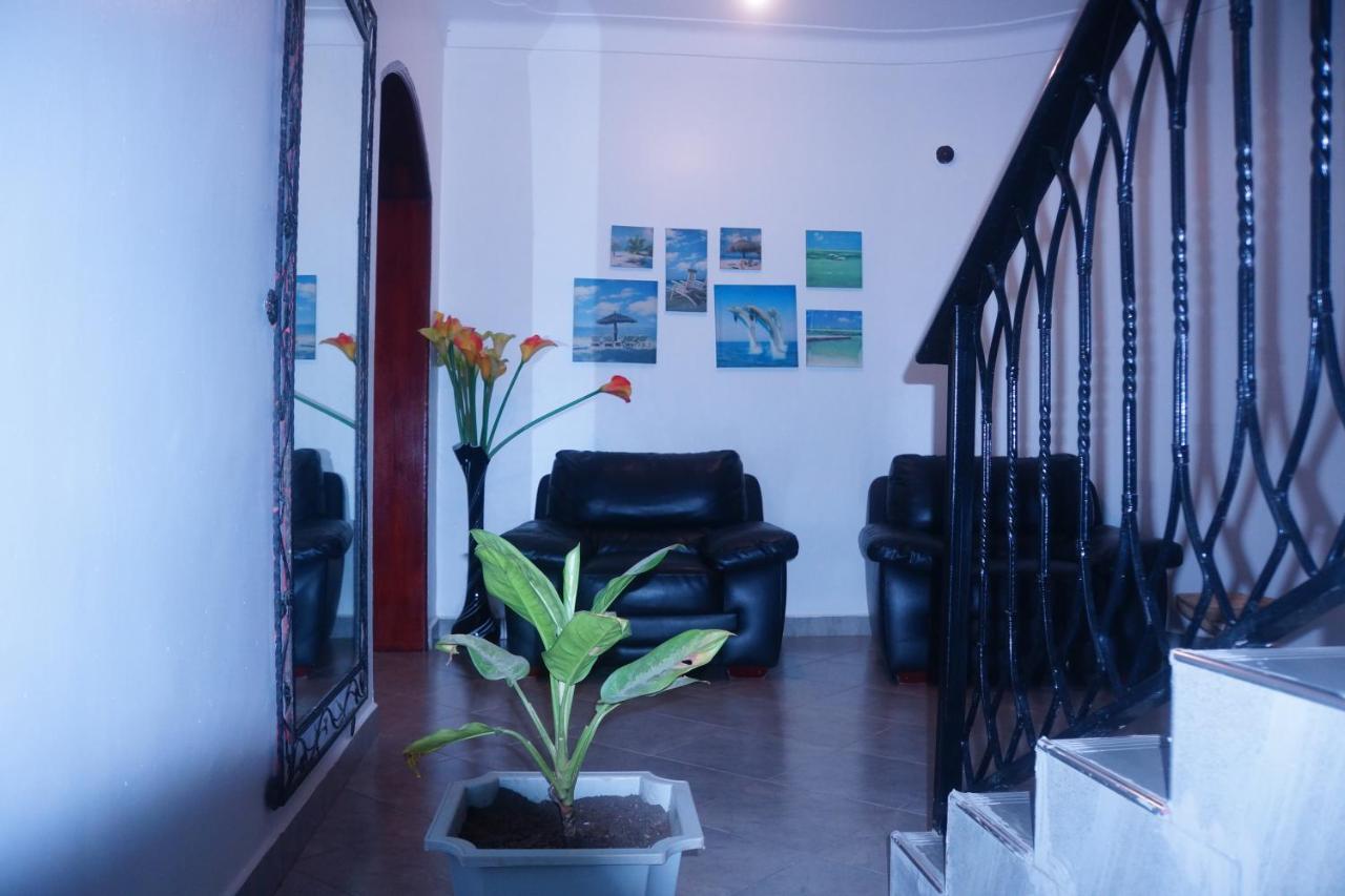 Silver Oaks Hotel Boma Fort Portal Bagian luar foto
