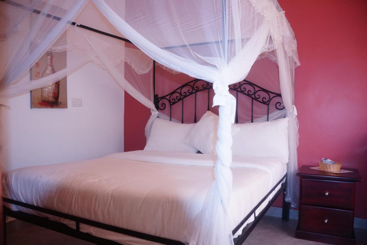 Silver Oaks Hotel Boma Fort Portal Bagian luar foto