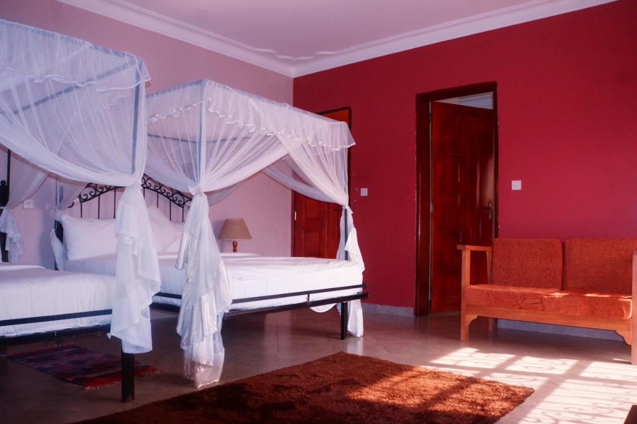 Silver Oaks Hotel Boma Fort Portal Bagian luar foto