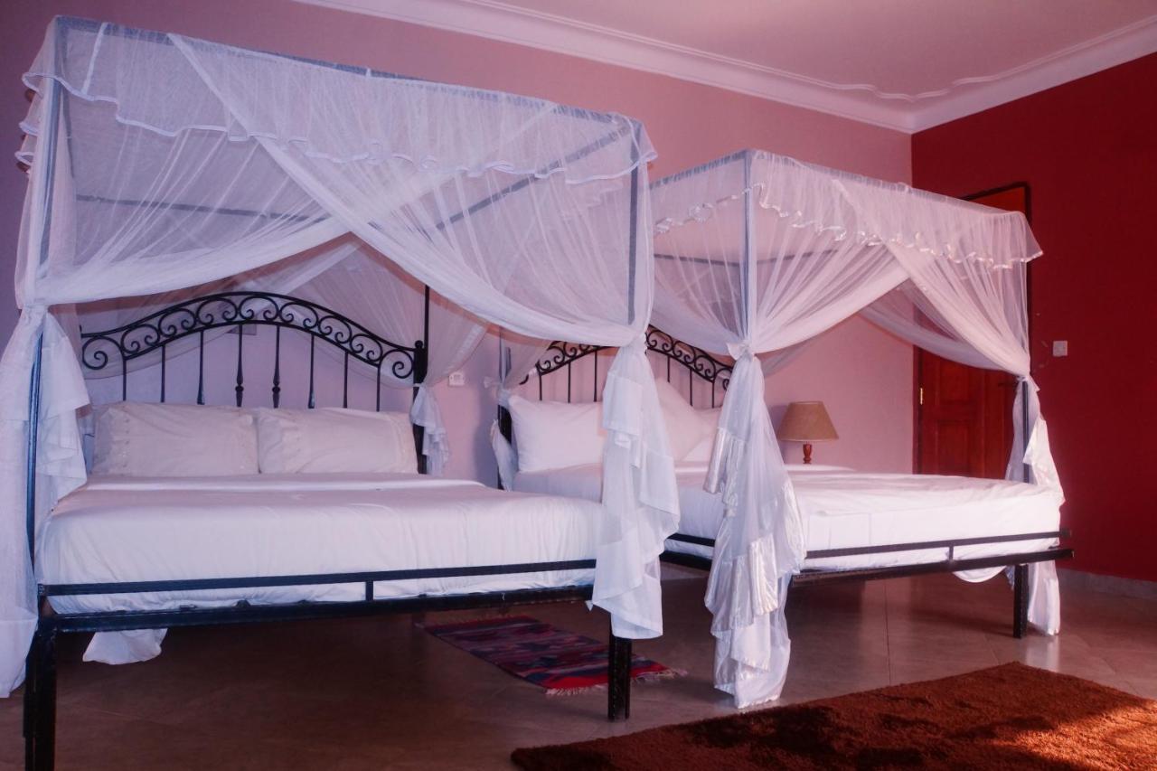 Silver Oaks Hotel Boma Fort Portal Bagian luar foto