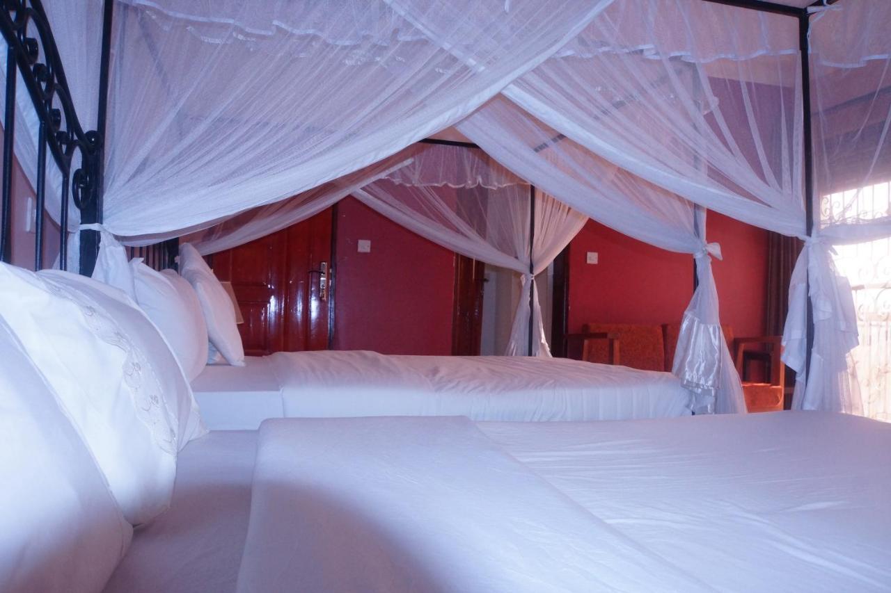 Silver Oaks Hotel Boma Fort Portal Bagian luar foto