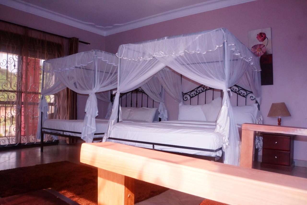 Silver Oaks Hotel Boma Fort Portal Bagian luar foto