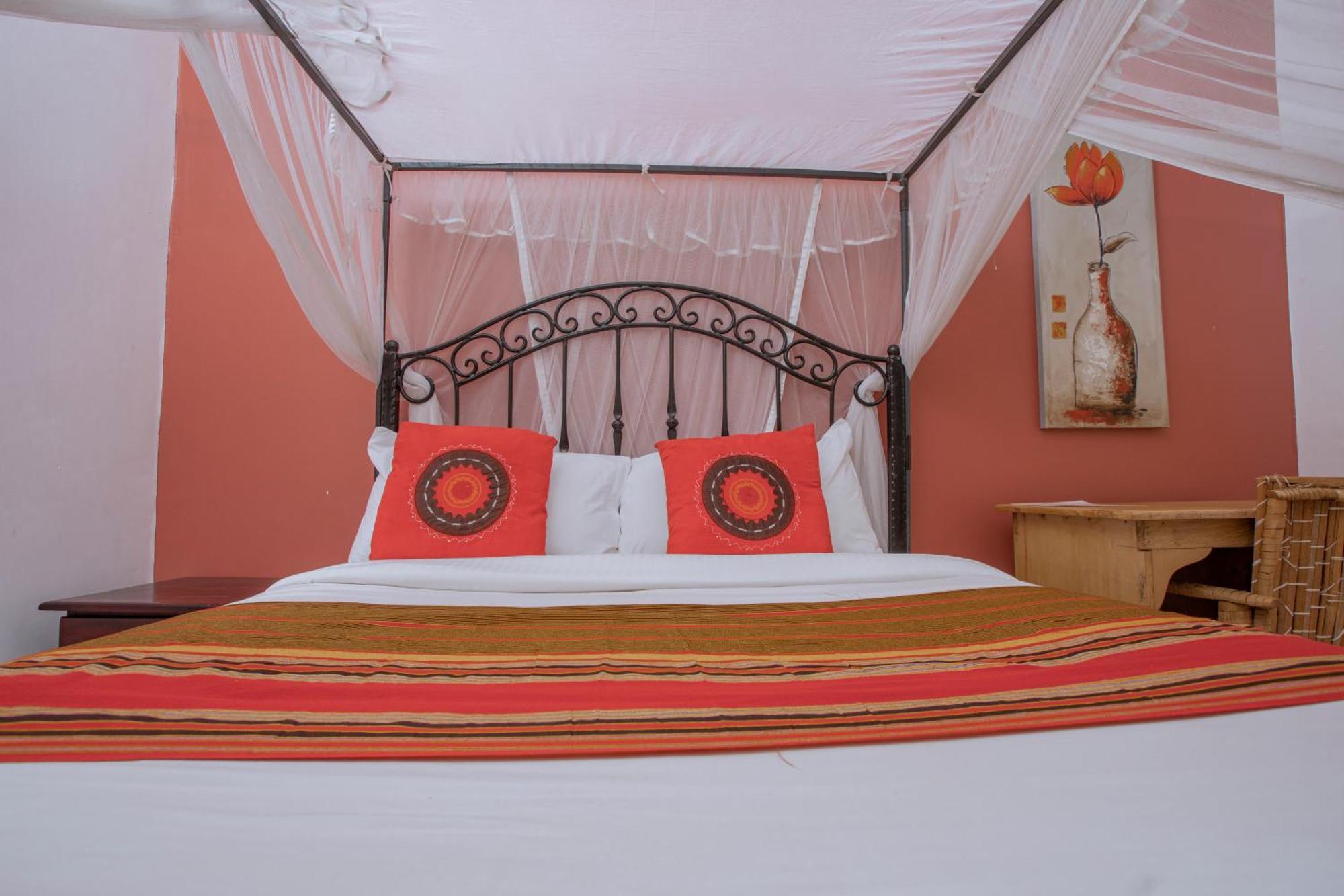 Silver Oaks Hotel Boma Fort Portal Bagian luar foto
