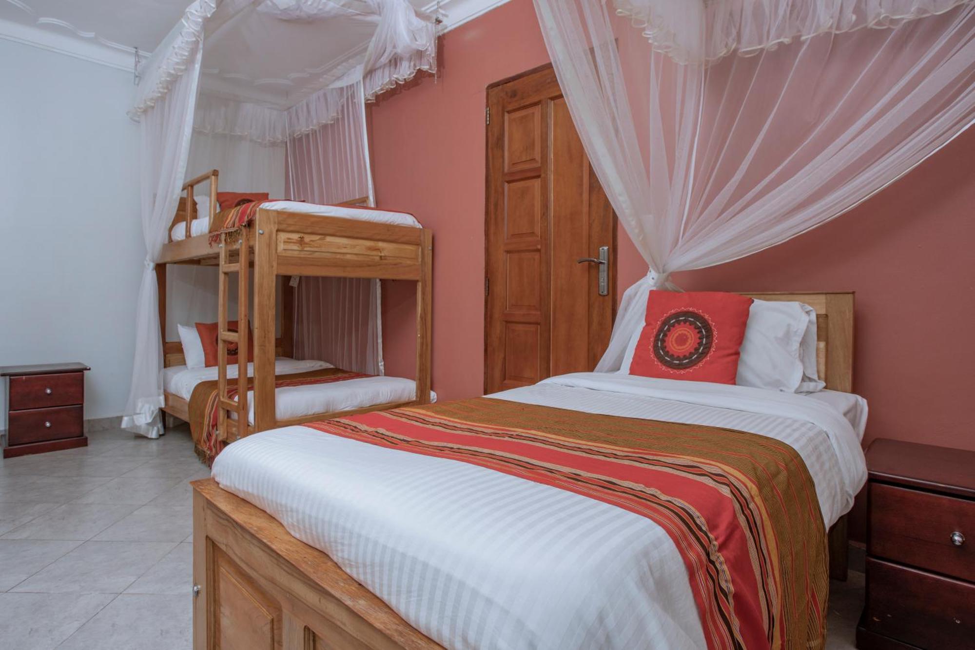 Silver Oaks Hotel Boma Fort Portal Bagian luar foto