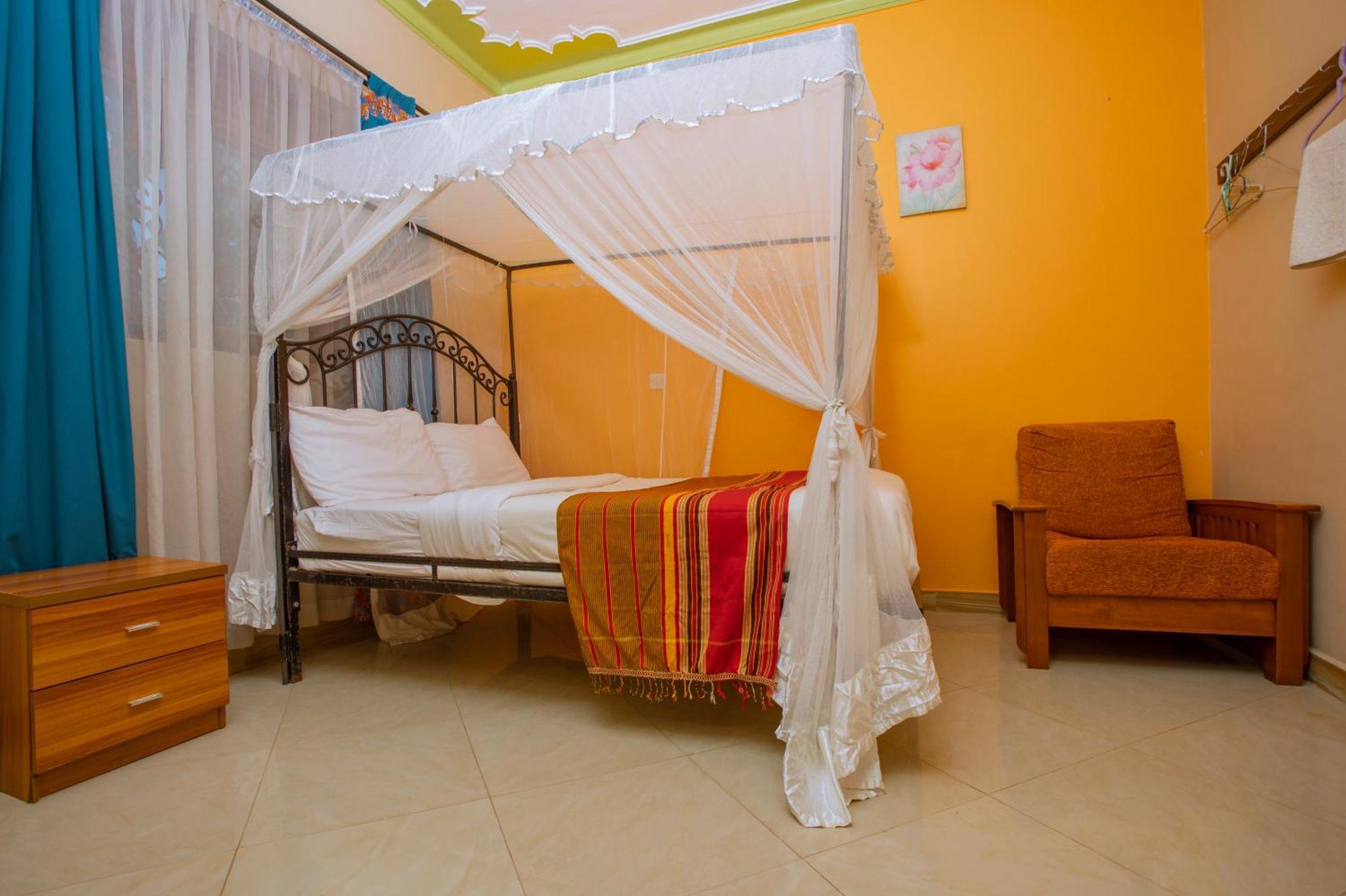 Silver Oaks Hotel Boma Fort Portal Bagian luar foto