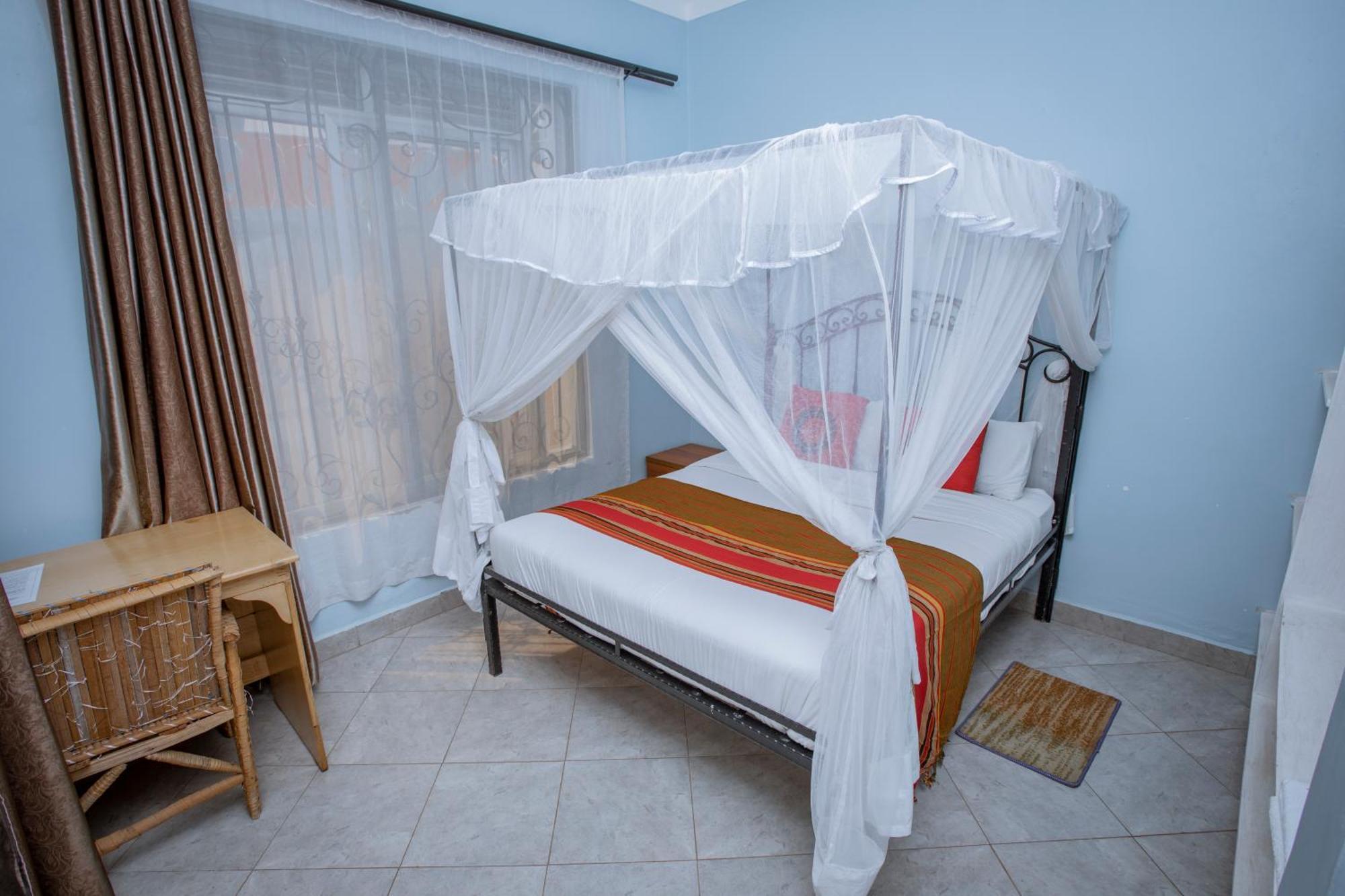 Silver Oaks Hotel Boma Fort Portal Bagian luar foto