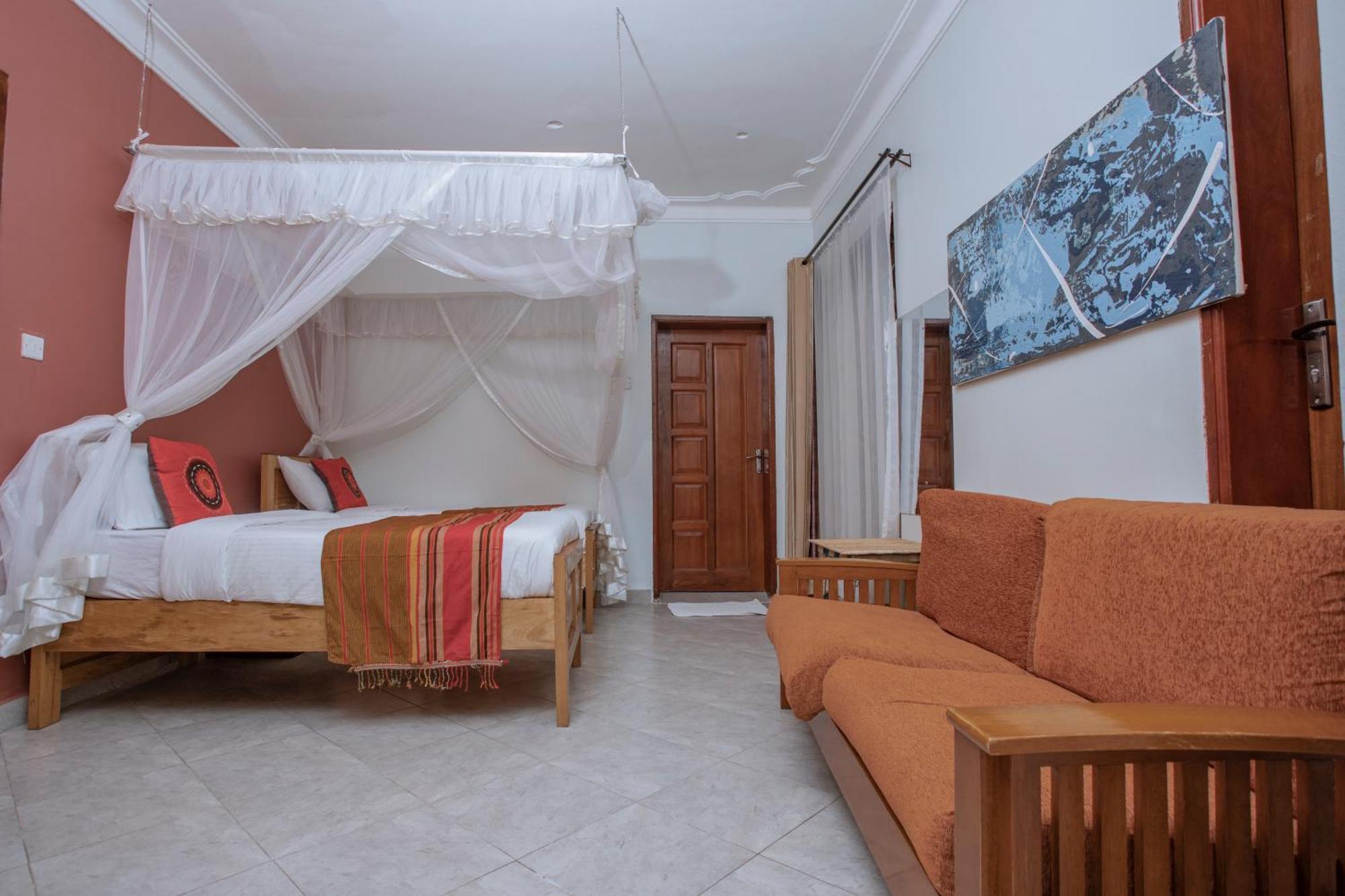 Silver Oaks Hotel Boma Fort Portal Bagian luar foto