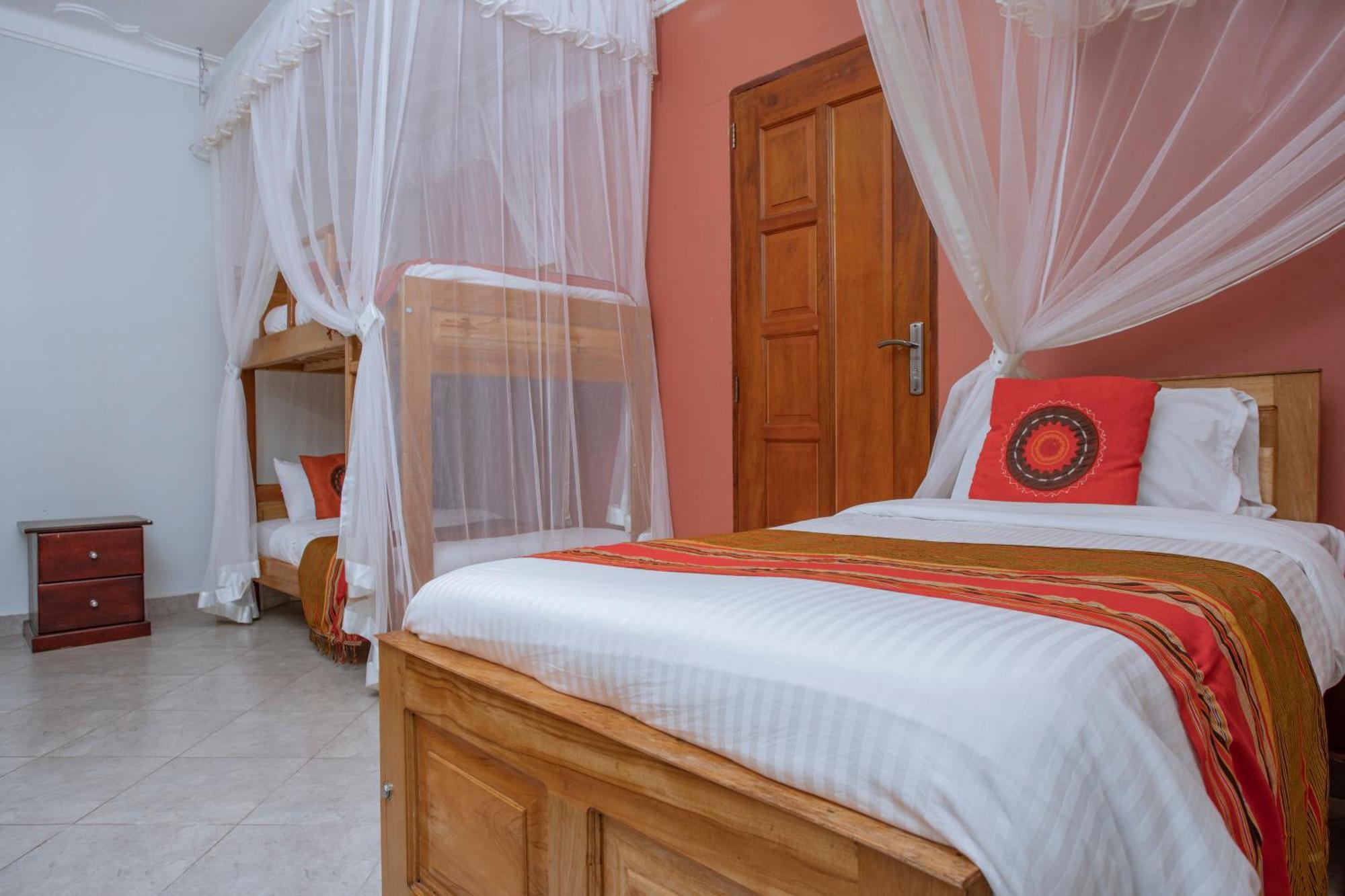 Silver Oaks Hotel Boma Fort Portal Bagian luar foto