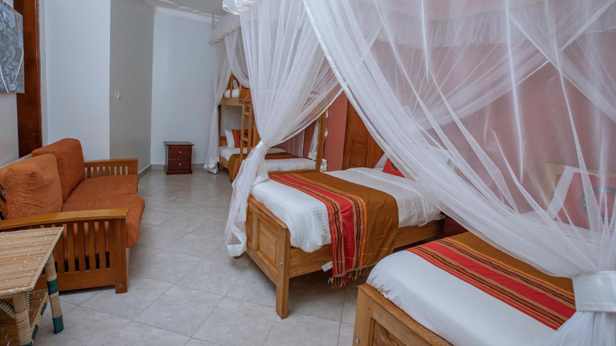 Silver Oaks Hotel Boma Fort Portal Bagian luar foto