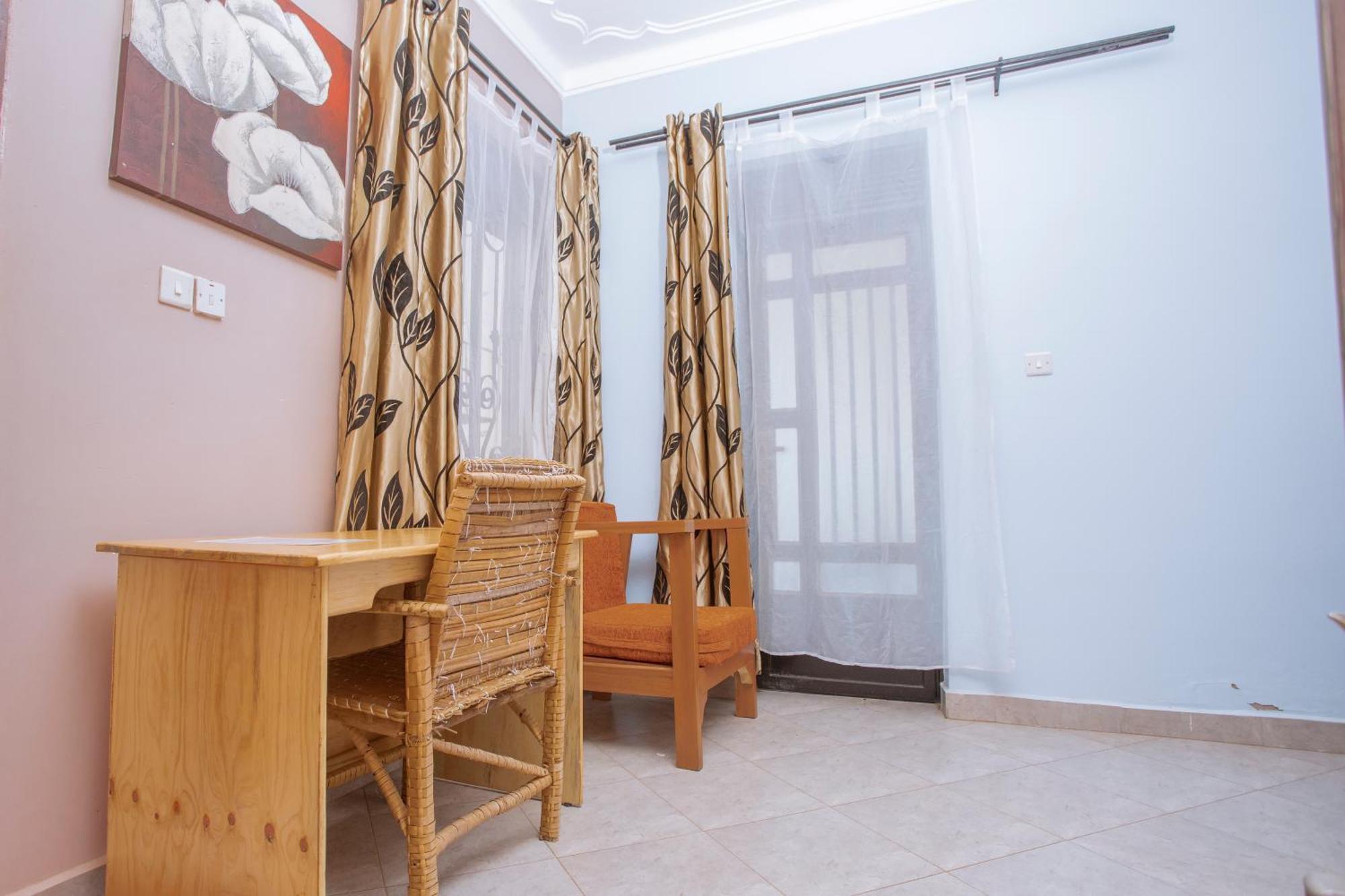 Silver Oaks Hotel Boma Fort Portal Bagian luar foto