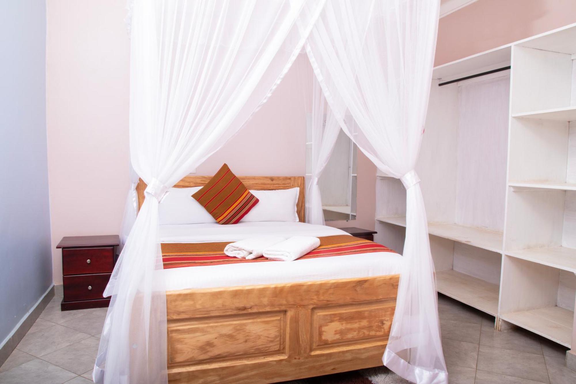 Silver Oaks Hotel Boma Fort Portal Bagian luar foto