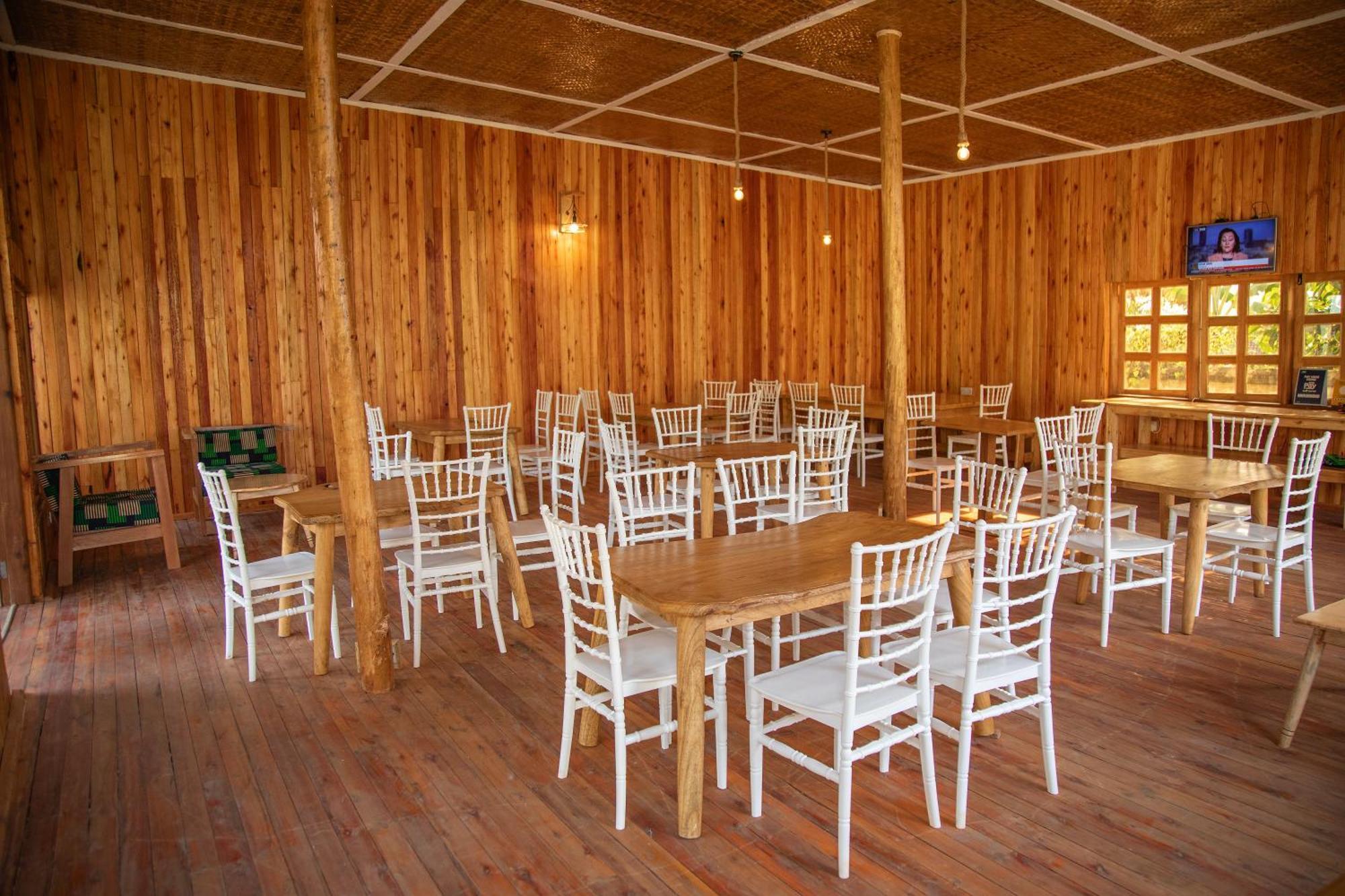 Silver Oaks Hotel Boma Fort Portal Bagian luar foto