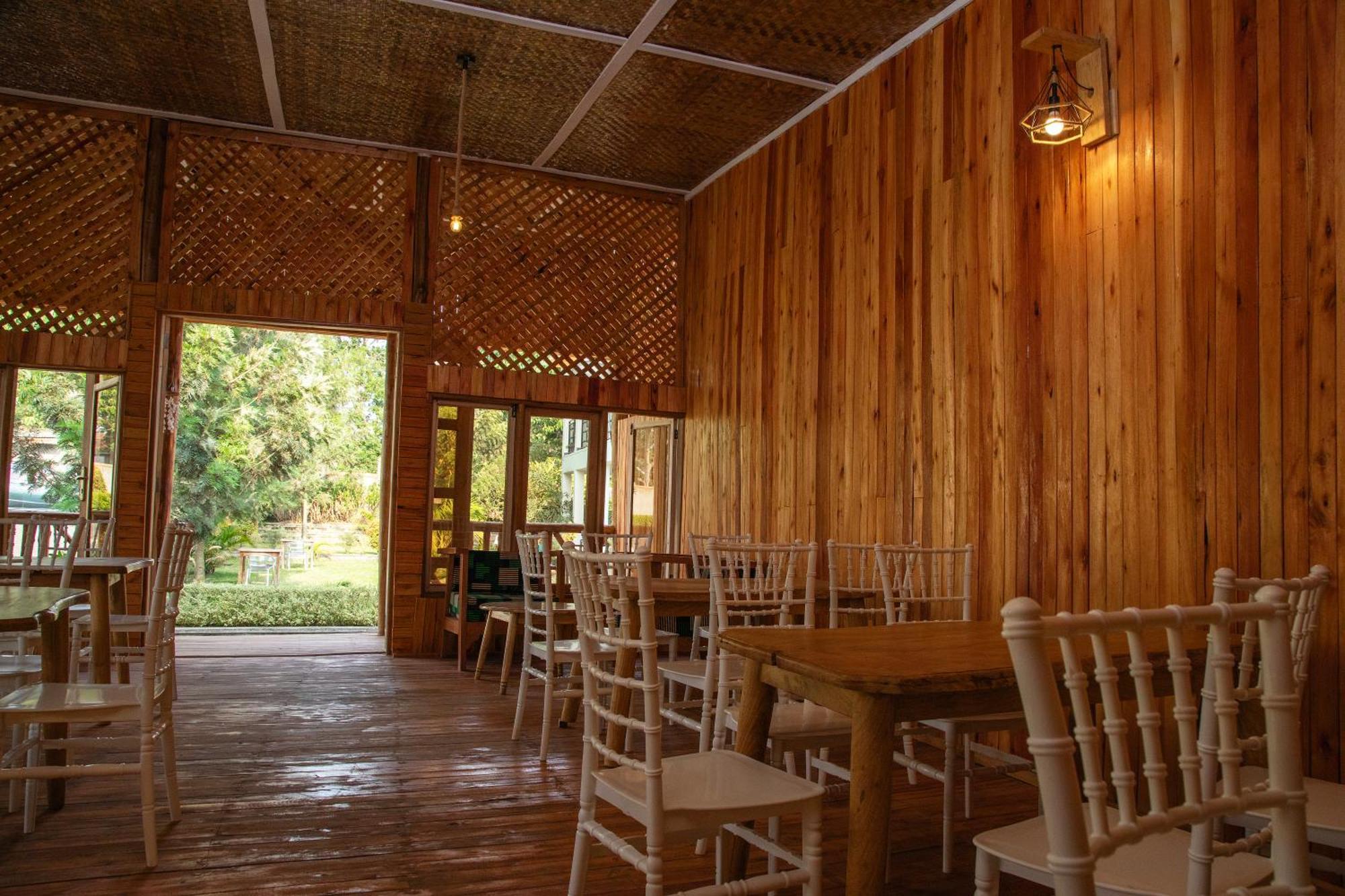 Silver Oaks Hotel Boma Fort Portal Bagian luar foto