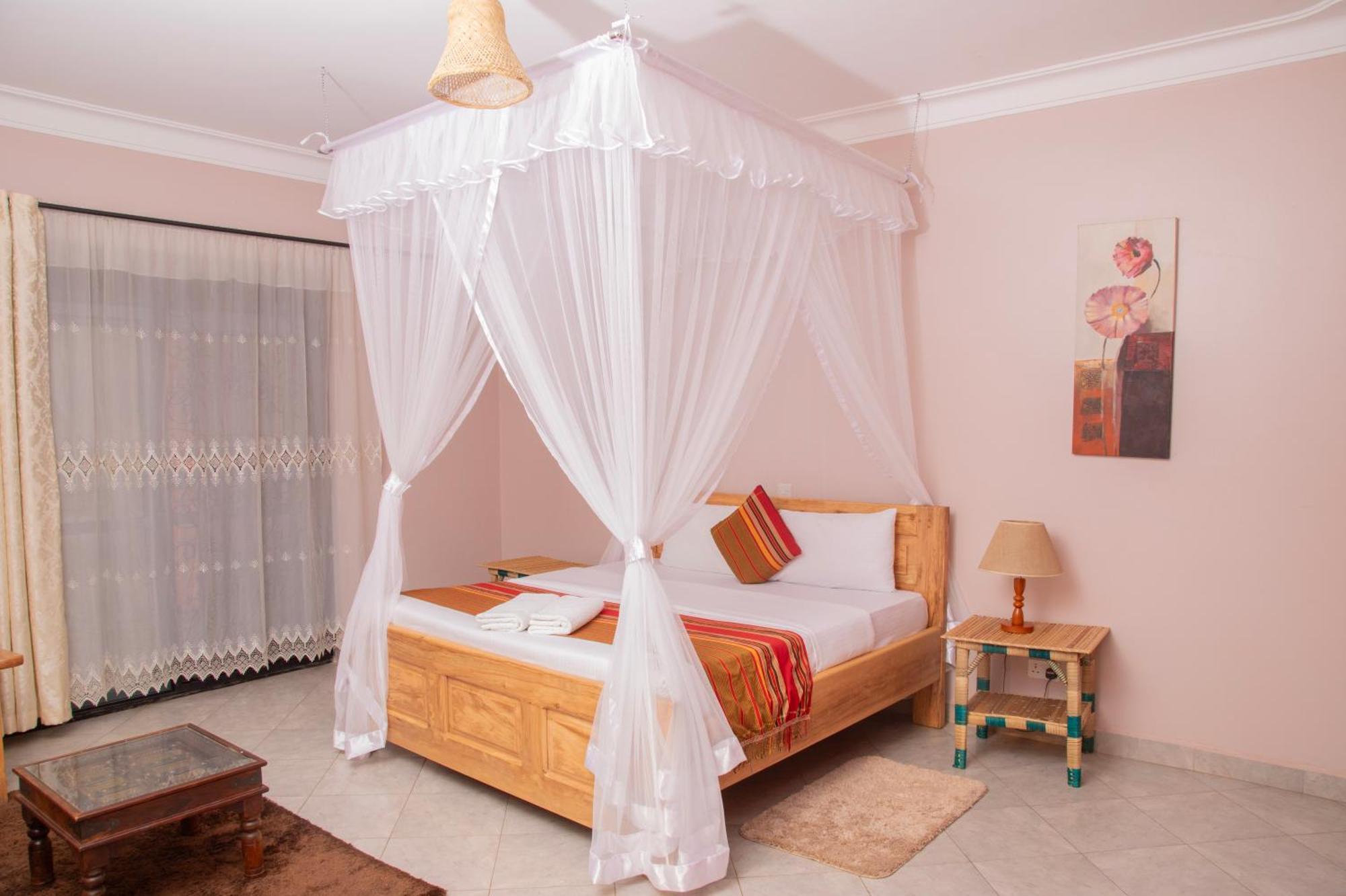Silver Oaks Hotel Boma Fort Portal Bagian luar foto