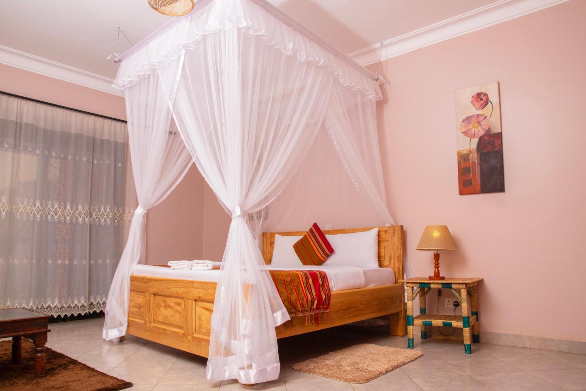 Silver Oaks Hotel Boma Fort Portal Bagian luar foto